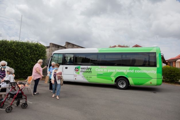 WMQ bus dropping ladies off to Balmoral Uniting Community Centre WMQ bus outside Balmoral Uniting Community Centre